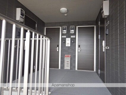 ラ・トゥール山城西　Ａ棟[1LDK/41.72m2]のエントランス