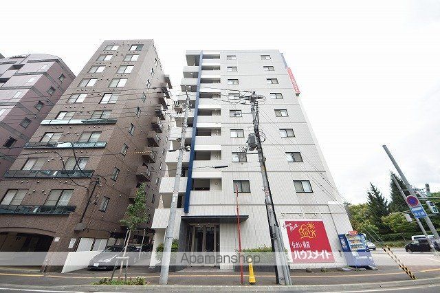 赤いマンション北大前の外観写真