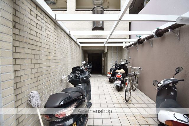 第1片山ビルの玄関写真
