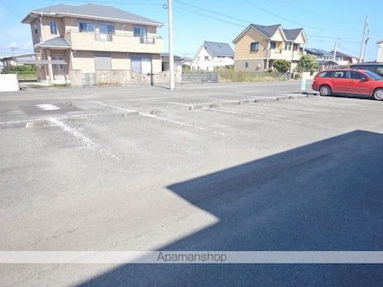 シャーメゾン　ラヴィ　Ｅ棟[3DK/54.07m2]の駐車場1