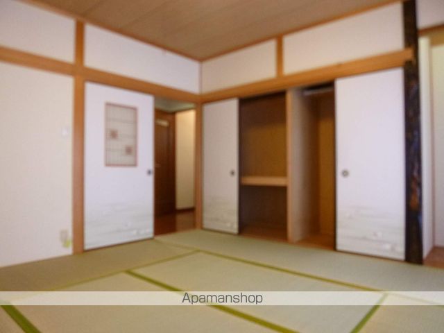 草津市 2階建 築22年の内装写真