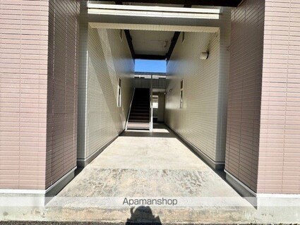 滋賀県近江八幡市鷹飼町東２丁目[1LDK/39.75m2]のエントランス