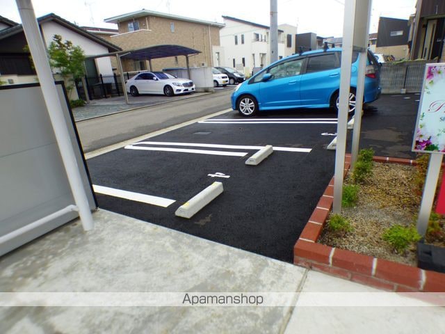 プリムローズ・ティー[1R/37.62m2]の駐車場