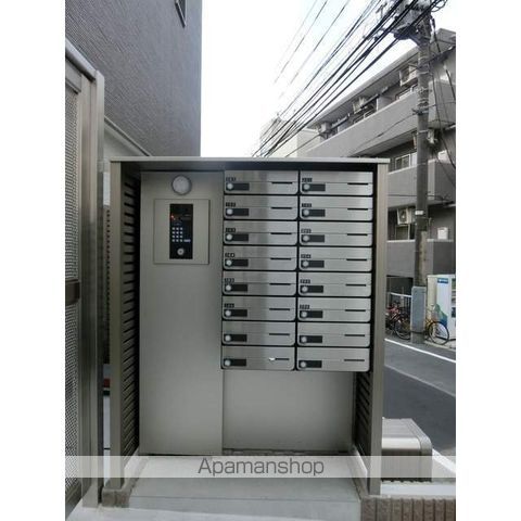 REVE渋谷本町の玄関写真