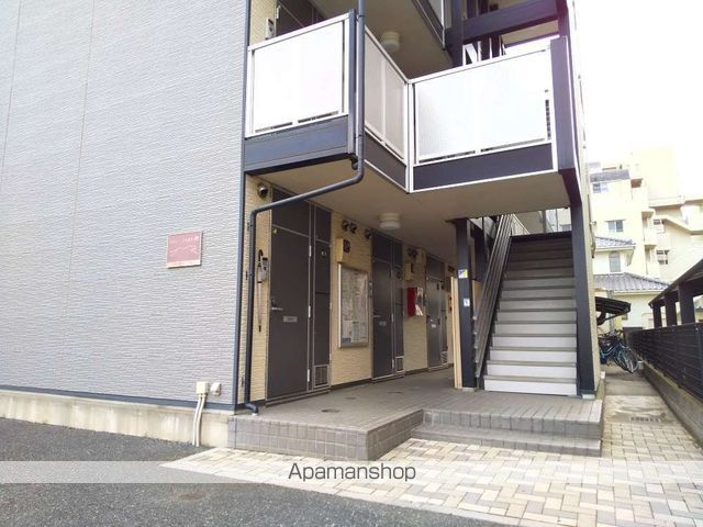 レオパレスクレール岸町の玄関写真