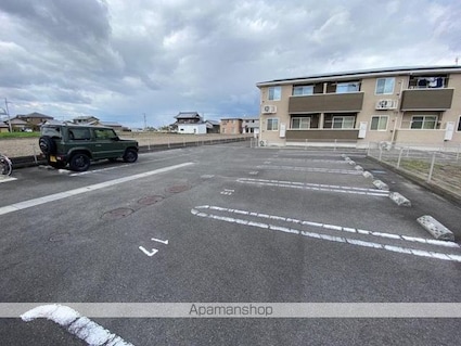 サニーフォレスタＣ[1LDK/45.47m2]の駐車場