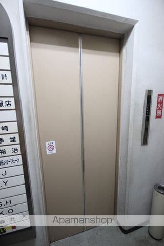 ひし屋ビルの玄関写真