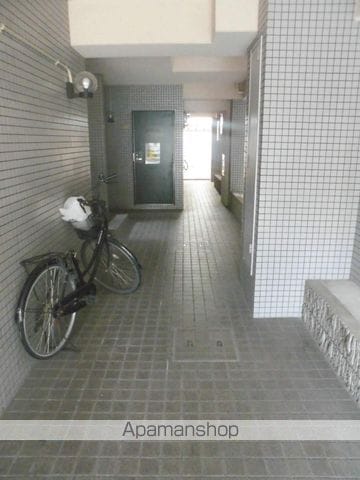 ロイヤルカーサII番館の玄関写真