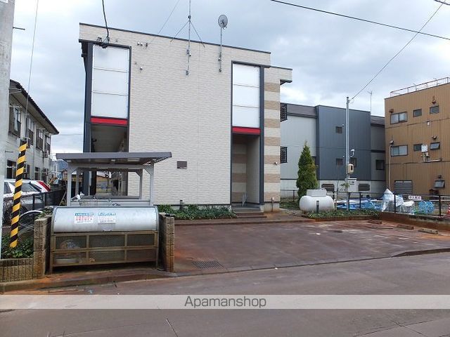 レオパレスロビンの玄関写真