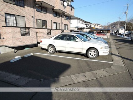ロワール参番館[1K/27.85m2]の駐車場