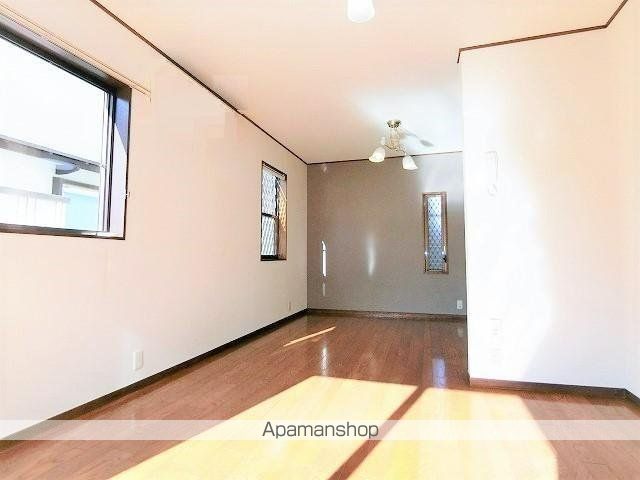 くぬぎ山一戸建貸家の内装写真