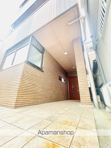 ルネッサンス岡田の玄関写真
