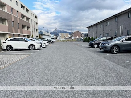 グランド　ヒル弐番館[2LDK/60.18m2]の駐車場3