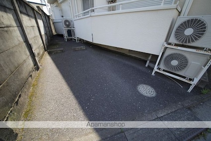 光ハイツ[1K/21m2]の駐車場