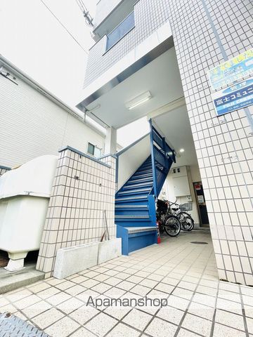 パレス東洋の玄関写真