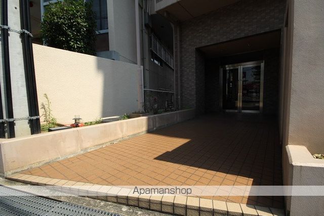 フローライト蛍池の玄関写真