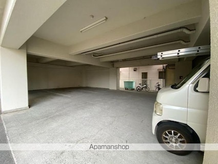 バディーズハウス[2LDK/47.61m2]の駐車場