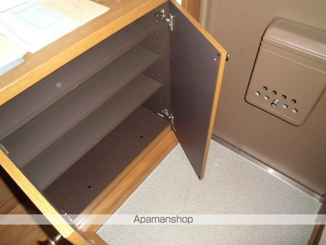 シャイニーヒルの内装写真