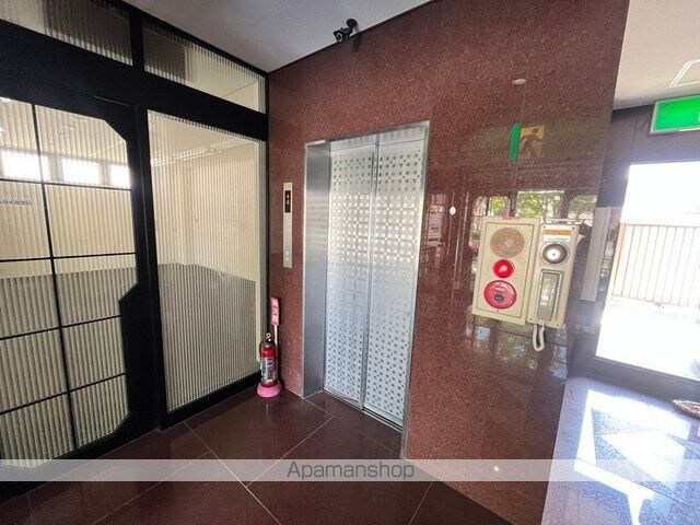 オリエンタルパレス[店舗/50.8m2]の共用部1