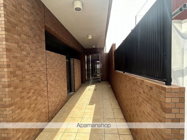 第21友建ビルの玄関写真
