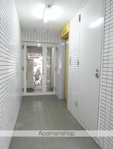 第三西林ビルの玄関写真