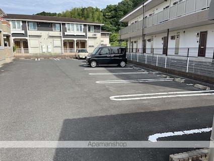 シエルトゥールＭ．Ｋ．三雲[1LDK/45.77m2]の駐車場1