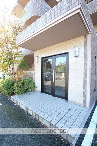 フローラ若松の玄関写真