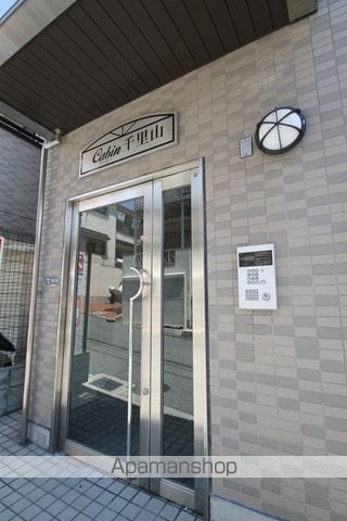 キャビン千里山の玄関写真