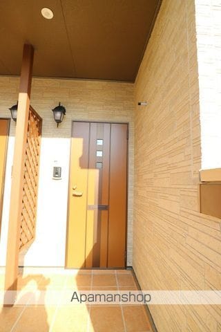 ヴィオラ華城Aの玄関写真