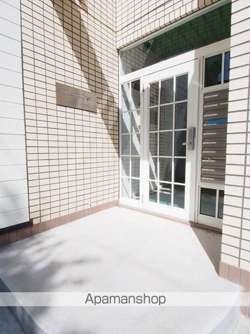 メゾンデュシーニュIの玄関写真