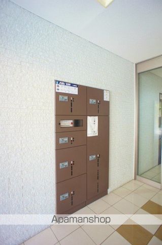 レジデンシャルヒルズ博多東の玄関写真