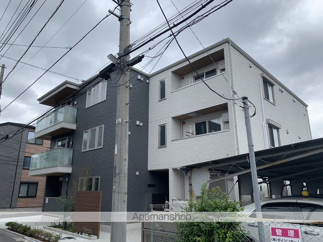 セレスティア南花畑IIIの玄関写真