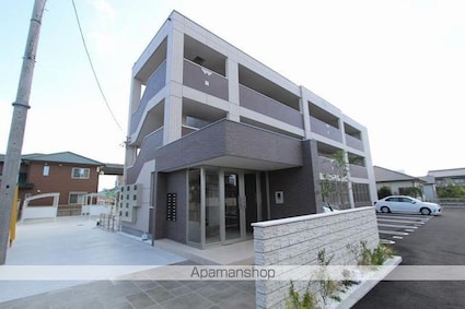 ラティール．Ⅴ　[1K/30.6m2]の外観3