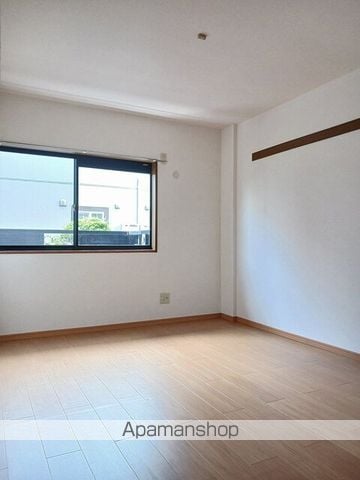 SeventySeven FIIの内装写真