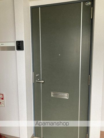 サンシャルム万代の玄関写真