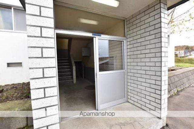 しらかば公園前 旧国家公務員宿舎の玄関写真