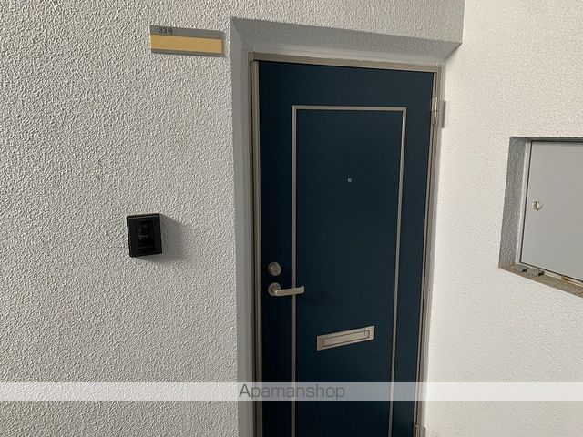 第一続木マンションの玄関写真