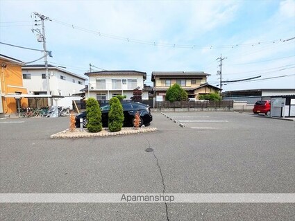 レスペヘリオスＢ[2LDK/56.84m2]の駐車場2