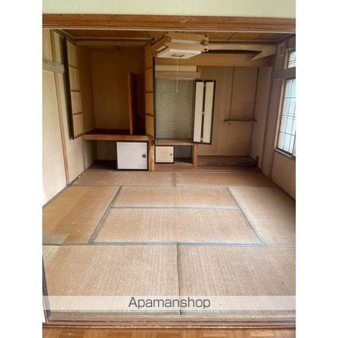 桂岡町8-6貸家の内装写真