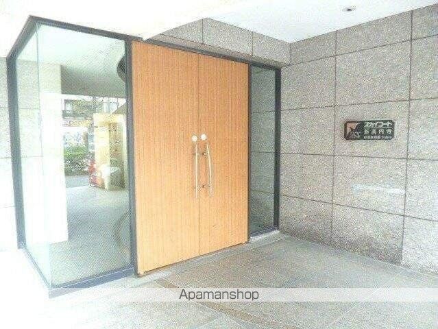 スカイコート新高円寺の玄関写真