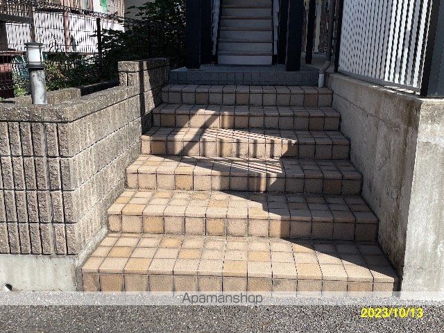 レオパレスひまわりの玄関写真
