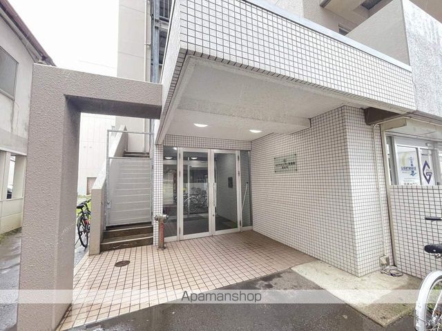 ロイヤルシティ参番館若松町の玄関写真