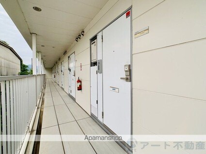 レオパレスアビタシオン[1K/23.18m2]のエントランス2