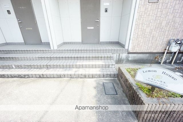 レモンハウスの玄関写真
