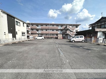 Ｃｈｅｚ－ｓｏｉ　ＴＡＴＳＵＭＩ　Ⅱ番館[2LDK/54m2]の駐車場2