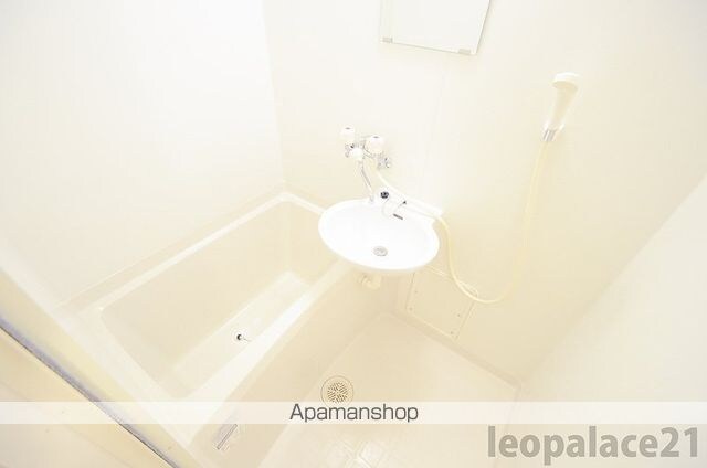 和歌山県和歌山市楠見中[1K/26.08m2]の洗面所