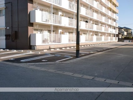 パールマンション手鎌[3LDK/65.34m2]の駐車場