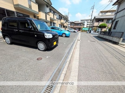 サンセール植田[2DK/48.79m2]の駐車場3