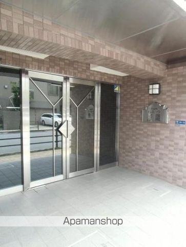 日神パレステージ三鷹の玄関写真