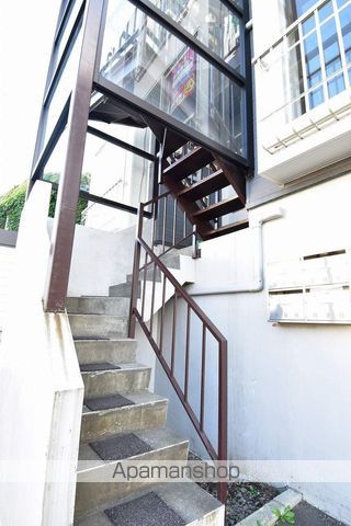 カルチェラタンの玄関写真